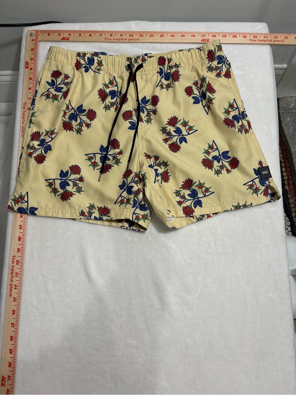 Vans Men’s Pale Yellow Floral Hybrid Shorts